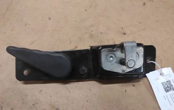 Loading door interior handle
