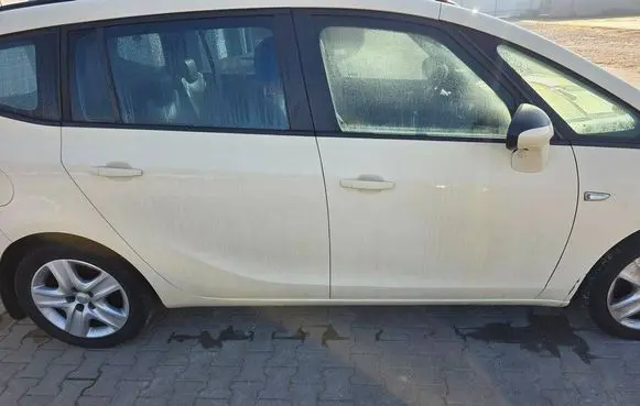 Opel Zafira C Front door 