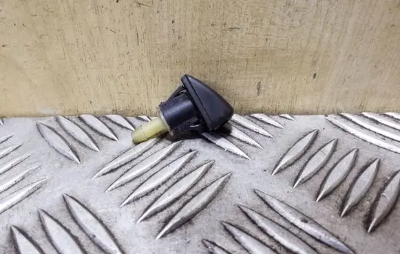 KIA Sorento Windshield washer spray nozzle 