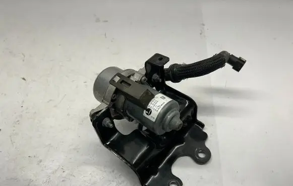Dodge Challenger Vacuum pump 04581485AD P04581485AD
