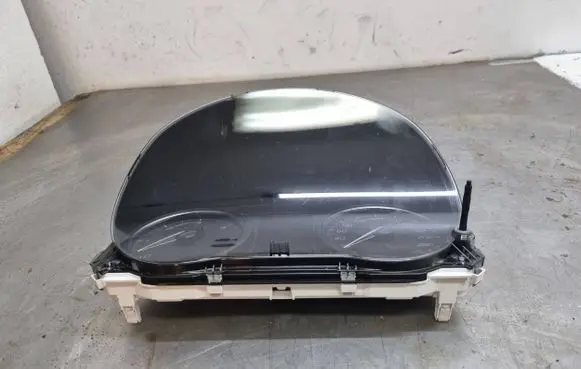 Mitsubishi Outlander Speedometer (instrument cluster) 8100C535