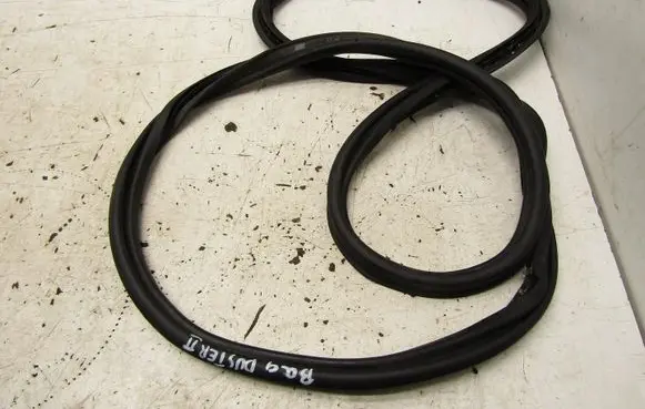 Dacia Duster II Trunk rubber seal (body)