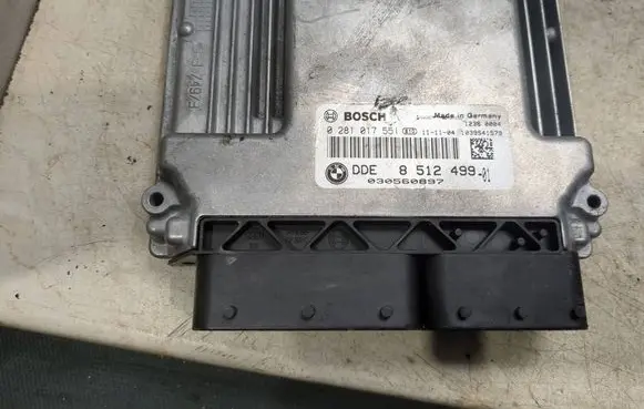 BMW 3 E90 E91 Engine control unit/module 0281017551 8512499 030560897
