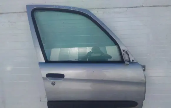 Citroen Xsara Picasso Front door sidabrine