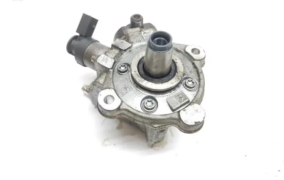 BMW 5 GT F07 Fuel injection high pressure pump 7810696 140428 0445010517