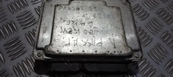 Volkswagen PASSAT B5 Engine control unit/module 038906019 0281011201