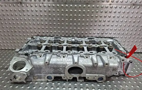 Peugeot 3008 II Engine head S27624374 9812313410 YH01