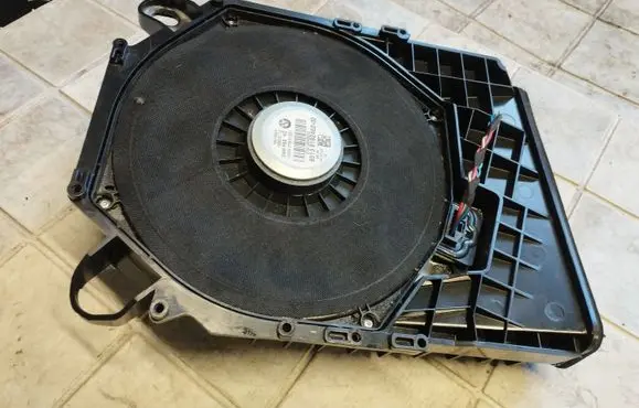 BMW 1 E81 E87 Subwoofer speaker 6513919246202