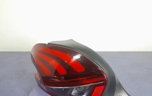 Peugeot 208 Rear/tail lights 9825601280