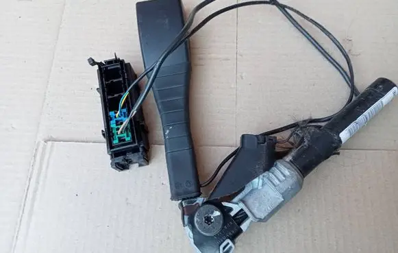 Opel Corsa D Front seatbelt buckle 608094700D