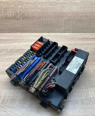 Opel Vectra C Fuse module 13112909 519044036 532150018