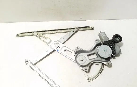 Toyota Prius (XW30) Front door window regulator with motor 8572047040 0620202771