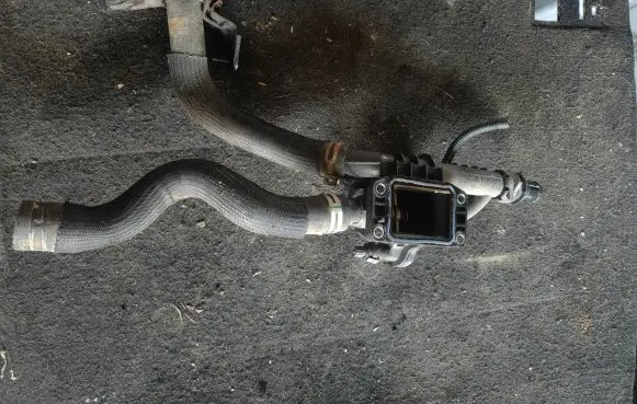 Thermostat/thermostat housing