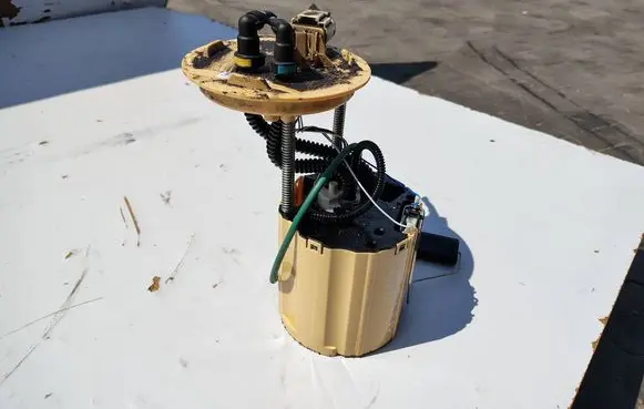 Opel Insignia A In-tank fuel pump 13588834