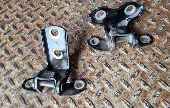 Front door hinge set