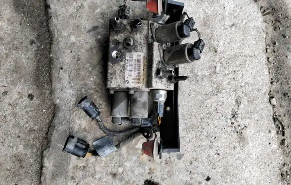BMW 5 E60 E61 Active stabilizer control/valve assembly 6781488 20080638H 8700722227