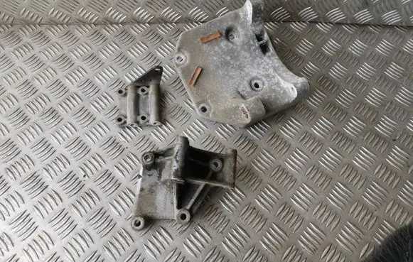 Jaguar XJ X308 Engine mounting bracket NCA8300AA 96JV9J444BA NCA8301AB
