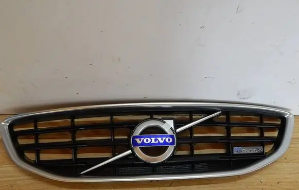 Volvo V40 Front bumper upper radiator grill 31353120 31355121 31283764