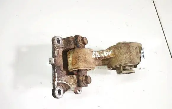 Honda FR-V Engine mount bracket