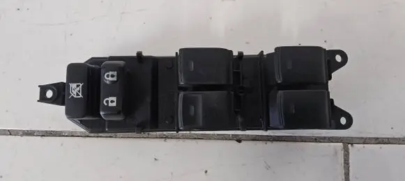 Toyota Prius (XW30) Electric window control switch 515220