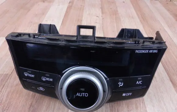 Toyota Prius+ (ZVW40) Climate control unit 5590047080