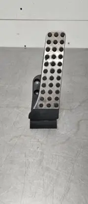Mercedes-Benz E W213 Accelerator throttle pedal A2053000104