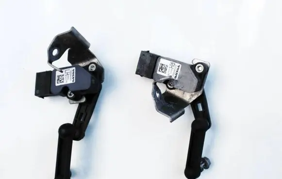 Volvo XC60 Headlight/headlamp level sensor 32246992 32246991