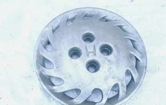 Honda Civic R13 wheel hub/cap/trim 44733sr49300 44733-sr4-9300