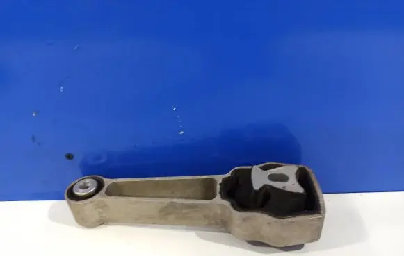 Volvo S60 Engine mount bracket 31430441