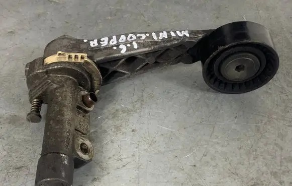Mini Cooper Countryman R60 Generator/alternator belt tensioner 757101580
