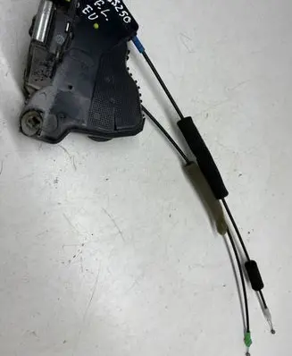 Lexus IS 220D-250-350 Front door lock 6102014