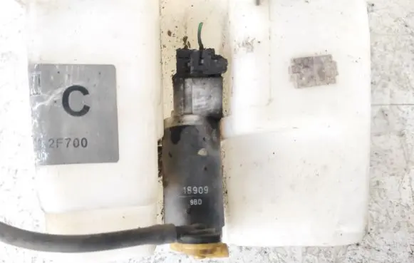 Nissan Primera Windscreen/windshield washer pump 18909 28910-2f700