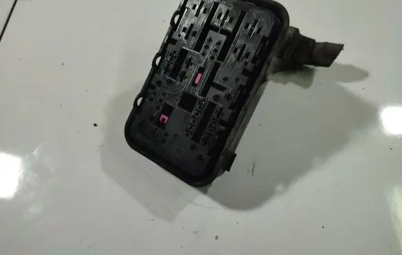 Volkswagen PASSAT B6 Fuse box set 1K0937700A