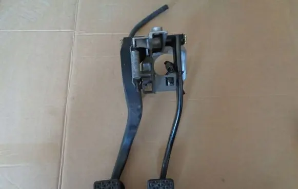 BMW Z4 E85 E86 Brake pedal 2229128