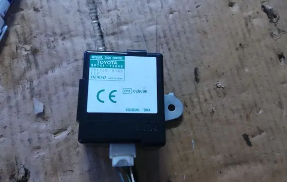 Toyota Corolla Verso E121 Door control unit/module 8974113040