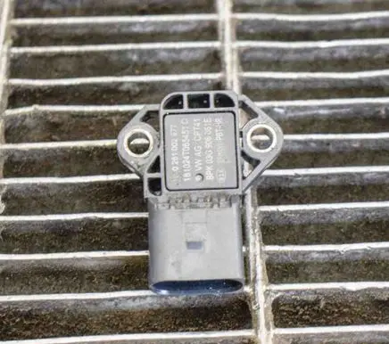 Audi A3 S3 8V Air pressure sensor 0281002977 03G906051E