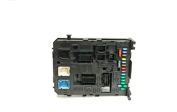 Peugeot 3008 I Fuse module 9678476880 K0200030414