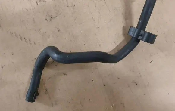 Audi A3 S3 8V Engine coolant pipe/hose 04E122447