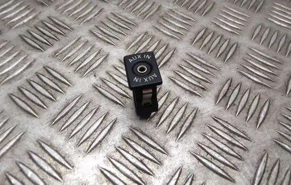 Volkswagen Touran I AUX in-socket connector 5M0035724