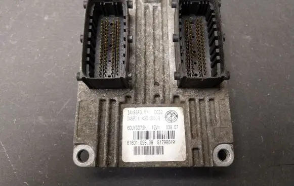 Suzuki Jimny Engine control unit/module ECU 51798649 IAW5SF3M1