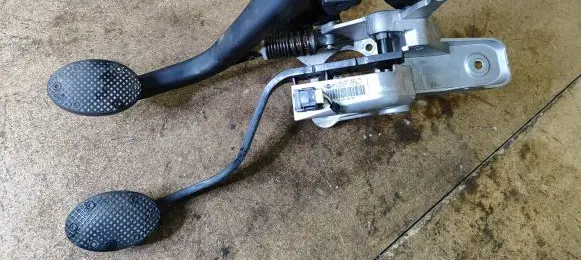 Mini Cooper Countryman R60 Pedal assembly 6787111 11110634513G 6790637