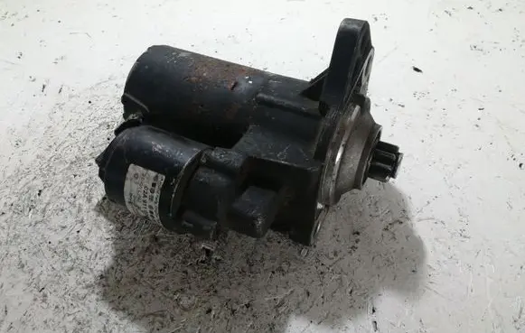 Volkswagen Polo IV 9N3 Starter motor