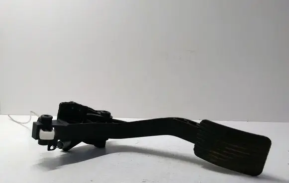 Mercedes-Benz ML W163 Accelerator throttle pedal A1633000804