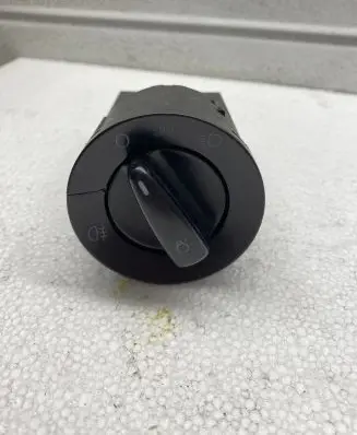 Volkswagen Golf IV Light switch 1C0941532