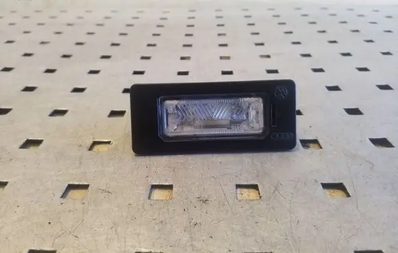 Audi Q5 SQ5 Number plate light 8T0943021