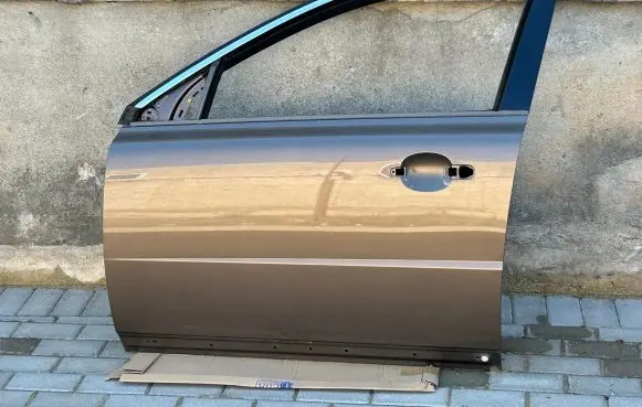Volvo V70 Front door