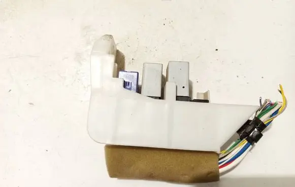 Toyota Avensis T270 Fuse box set 9008087019