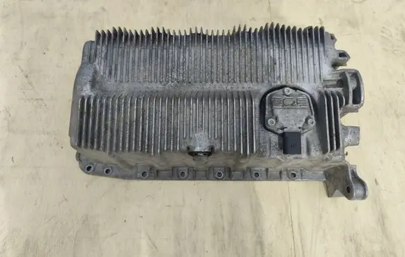 Volkswagen Touran I Oil sump 06A103603AJ