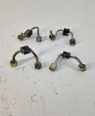 Volkswagen Caddy Fuel injector supply line/pipe 