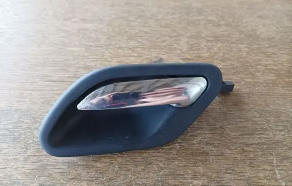 BMW 5 E39 Front door interior handle 8226049